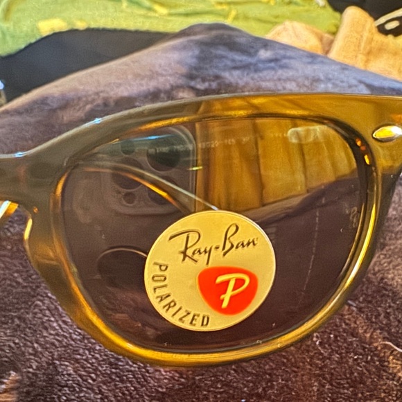 Rayban | Unisex Polarized Wayfarer Sunglasses NWT!! - Picture 7 of 16